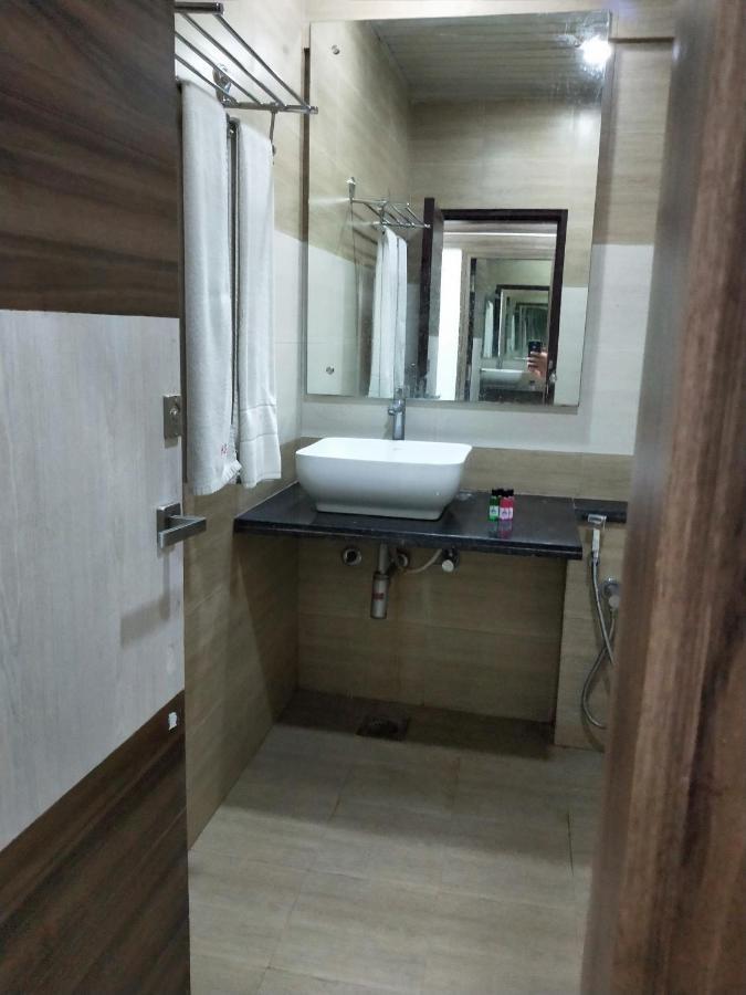 Hotel Samrat Diu Luaran gambar